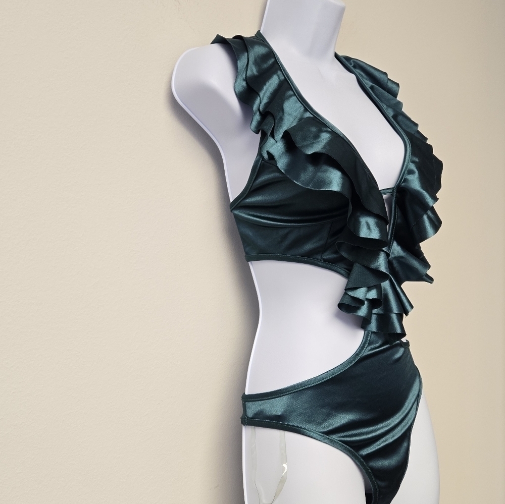 WOW Couture Halter Ruffled Cheeky One Piece Monokini Emerald Green S - Picture 5 of 12
